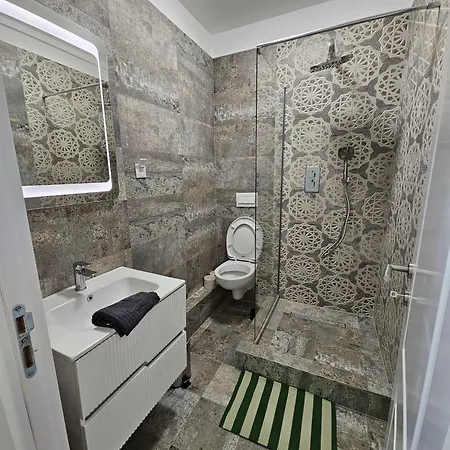 Touristic Center Jean Louis Calderon 28 Street Apartment