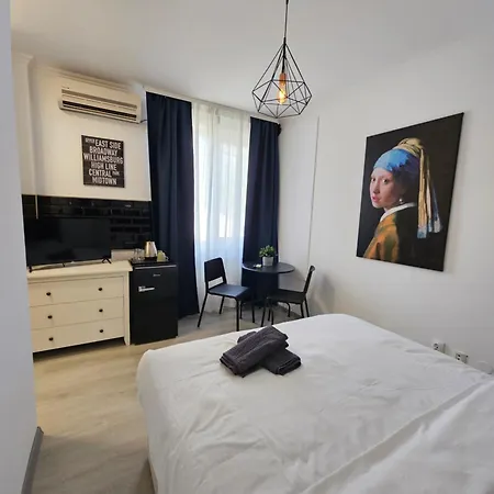 Touristic Center Jean Louis Calderon 28 Street Apartment