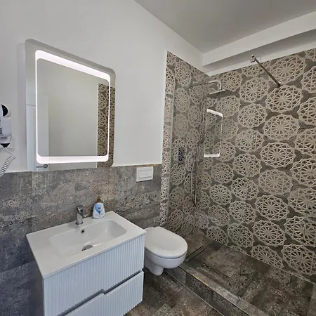 Touristic Center Jean Louis Calderon 28 Street Apartment