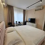 Apartament Touristic Center Jean Louis Calderon 28 Street *