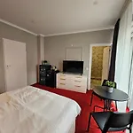 Touristic Center Jean Louis Calderon 28 Street Apartament