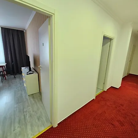 Touristic Center Jean Louis Calderon 28 Street Daire Bükreş